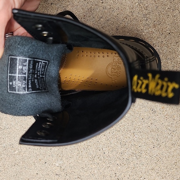 Dr Marten Black Leather Lace-Up Boots - Picture 7 of 12